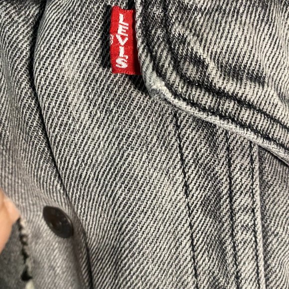 LEVI'S PREMIUM STONEWASHED SHERPA LINED DENIM JACKET SIZE MENS MEDIUM - Picture 4 of 16